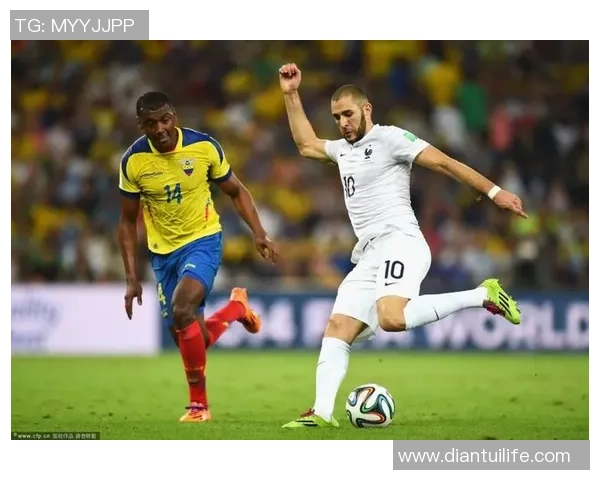 足球明星精彩瞬间带球射门的震撼画面展现球场魅力与激情